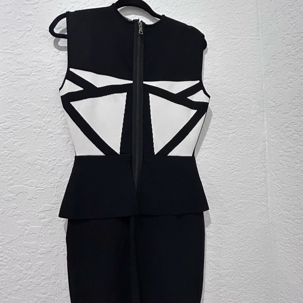 📚DROP⬇️ BCBGMAXAZRIA • Black & White Peplum Dress • sz S • - Picture 5 of 9
